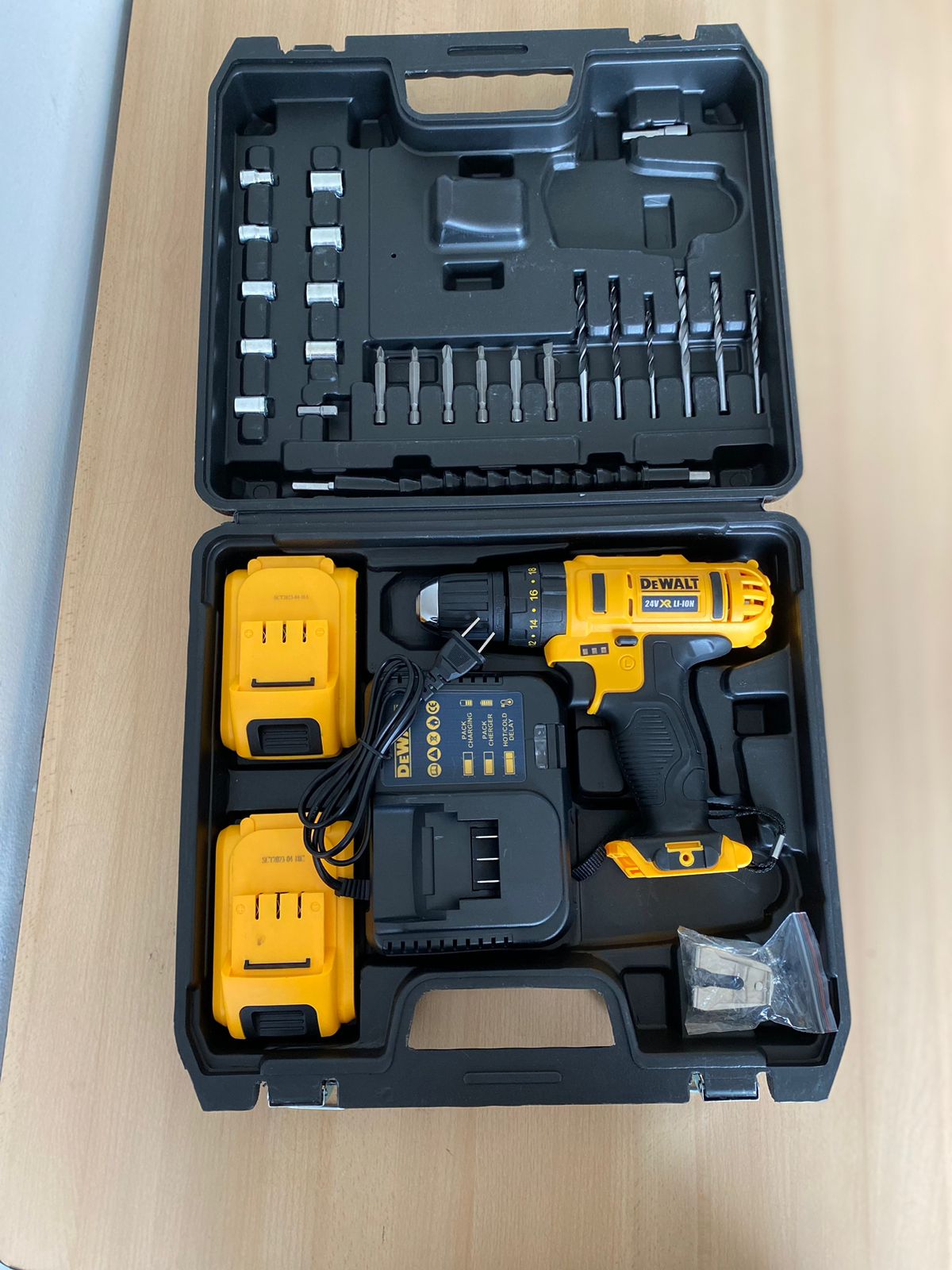 TALADRO 24 VOLTIOS DEWALT P24