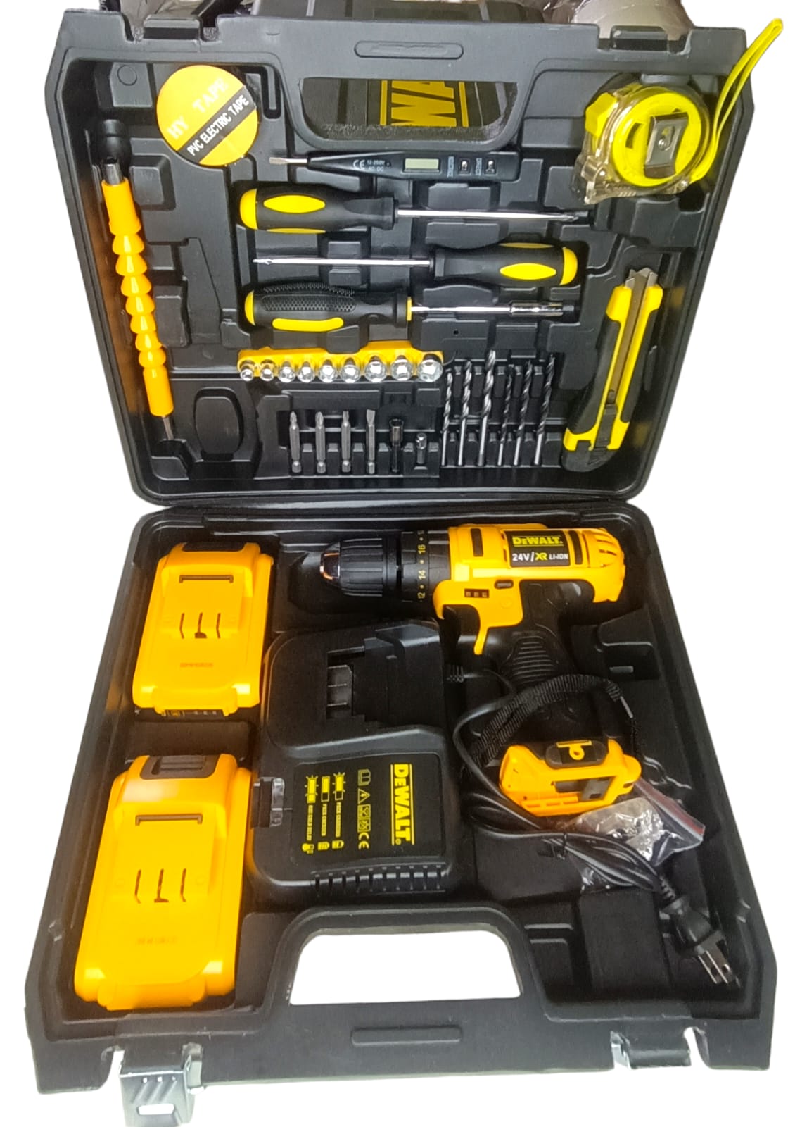 Taladro inalámbrico 24v Dewalt con accesorios